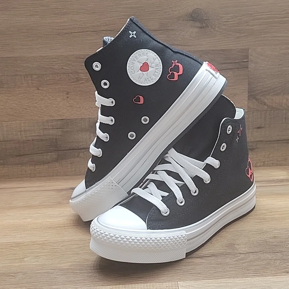 Converse high top Brand new platform in the box no lid.
